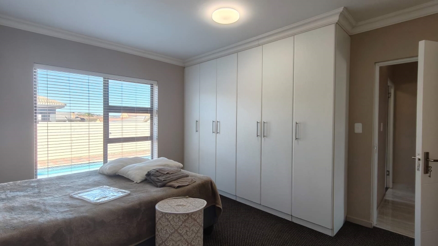 To Let 4 Bedroom Property for Rent in Monte Christo Western Cape